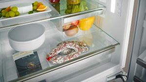 Хладилник, подходящ за монтаж под плота с EasyFresh, URc 375i Prime