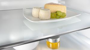 Хладилник, подходящ за монтаж под плота с EasyFresh, URc 375i Prime