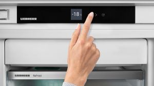 Комбинация от хладилник и фризер с EasyFresh и NoFrost, CNc 5203 Pure NoFrost