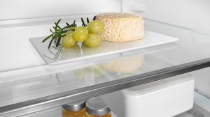 Комбинация от хладилник и фризер с EasyFresh и NoFrost, CNd 5704 Pure NoFrost