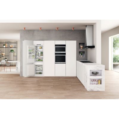 Комбиниран хладилник за вграждане Whirlpool, WHC18 T573